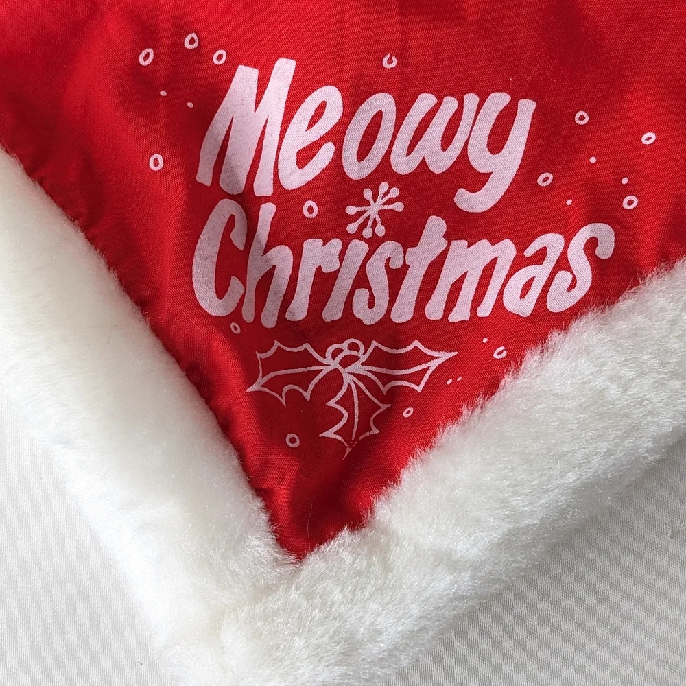 🏈 Cat bandana EUC Meowy Christmas red white fur